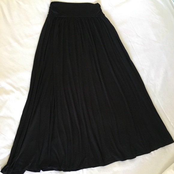 Classic Maxi Skirt - Picture 4 of 7
